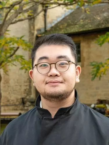 Portrait photo of Yihan Zhang