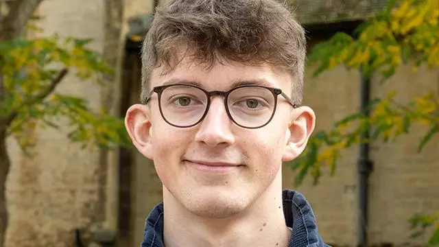Portrait photo of Oliver Cashmore
